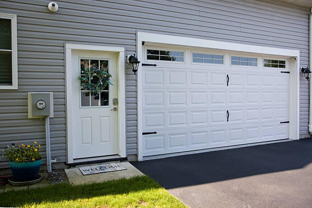 24/7 Emergency Garage Door Panel Replacement experts in Huntley, IL